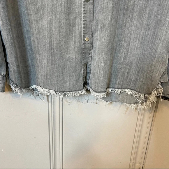 Follow the Sun Distressed Snap Front Tencel Shirt Size Large - Picture 3 of 10